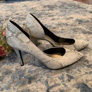 “Brash” white & light gray snake print heels
